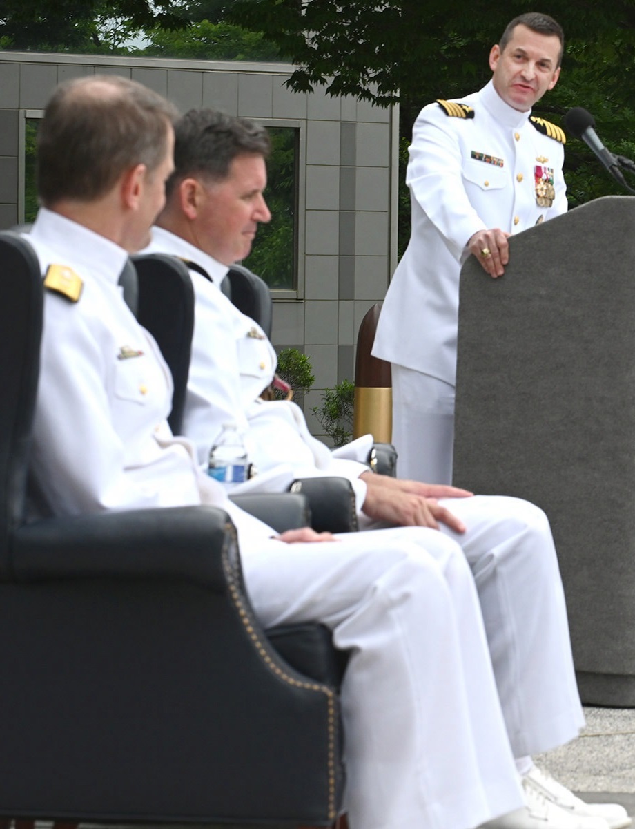 ONI celebrated its 137th anniversary recognizing 10 civilians and five Sailors with awards in an annual ceremony.